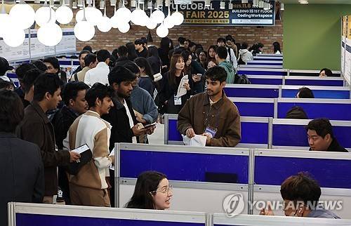 외국인 유학생 취업박람회 [연합뉴스 자료사진]