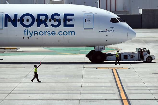 미국 LA공항에 대기 중인 노르스애틀랜틱항공 비행기. (사진=AFP)