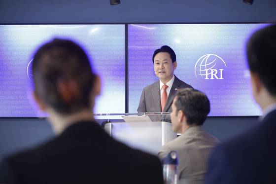 미국 국제공화연구소(IRI) 방문한 국민의힘 장동혁 대표. 〈국민의힘 제공〉