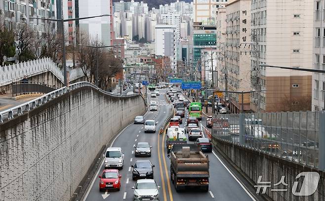 출근시간 은평구 신사동 신사지하차도 부근 차량 정체 모습.(은평구 제공)