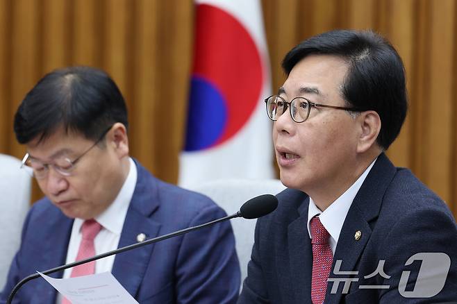 송언석 국민의힘 원내대표가 17일 서울 여의도 국회에서 열린 원내대책회의에서 발언하고 있다. 2026.4.17 ⓒ 뉴스1 신웅수 기자