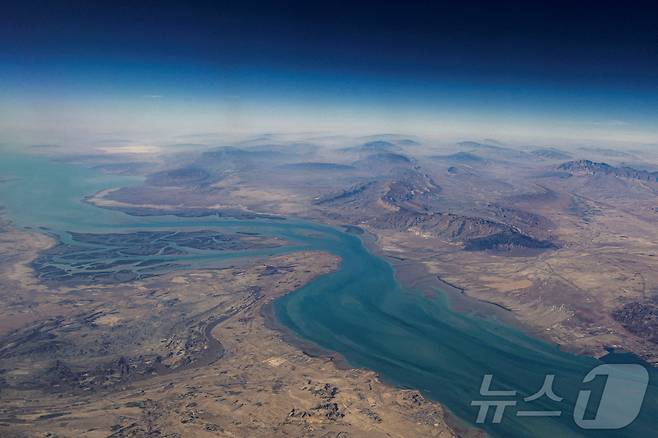 호르무즈 해협에 위치한 이란 측 케슘 섬. 2023.12.10. ⓒ 로이터=뉴스1