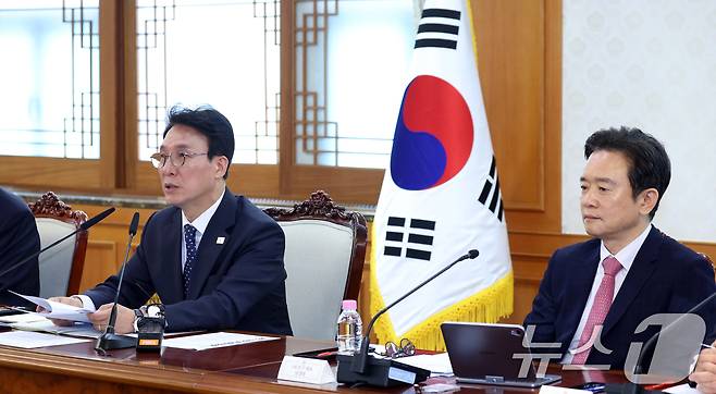 김민석 국무총리가 17일 오전 서울 종로구 세종대로 정부서울청사에서 열린 마약류 대응 관계장관회의에서 모두 발언을 하고 있다. 2026.4.17 ⓒ 뉴스1 김명섭 기자