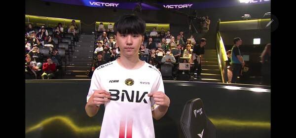 17일 서울 종로구 롤파크에서 열린 '2026 리그 오브 레전드 챔피언스 코리아(LCK)' 정규 시즌 1경기 두번째 세트에서 연패에 빠졌던 BNK 피어엑스가 키움 DRX를 2대0으로 완파하며 반등의 발판을 마련했다. (BNK피어엑스 & 키움 DRX =2:0). /사진=네이버 치지직 라이브영상 캡처