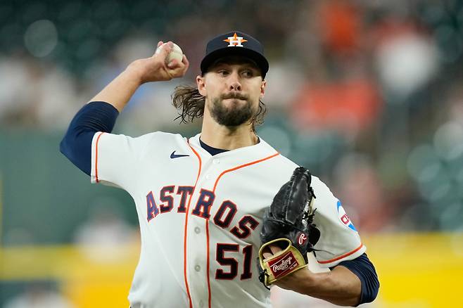 Houston Astros starting pitcher Ryan Weiss throws against the Colorado Rockies during the first inning of a baseball game Thursday, April 16, 2026, in Houston. (AP Photo/David J. Phillip)







<저작권자(c) 연합뉴스, 무단 전재-재배포, AI 학습 및 활용 금지>