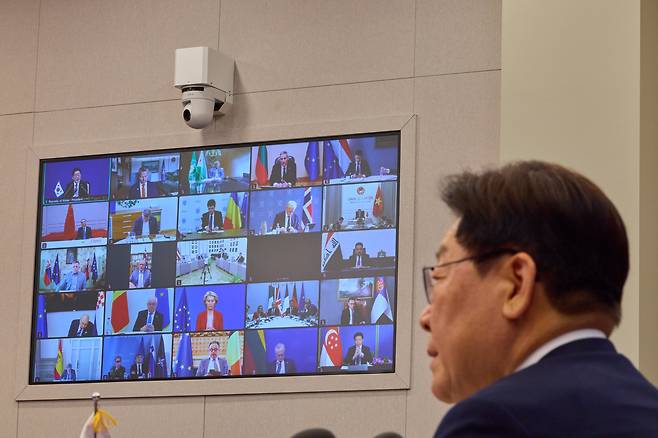 이재명 대통령이 17일 청와대에서 프랑스·영국이 주도하는 호르무즈 해협 자유항행에 관한 화상 정상회의를 하고 있다./연합뉴스