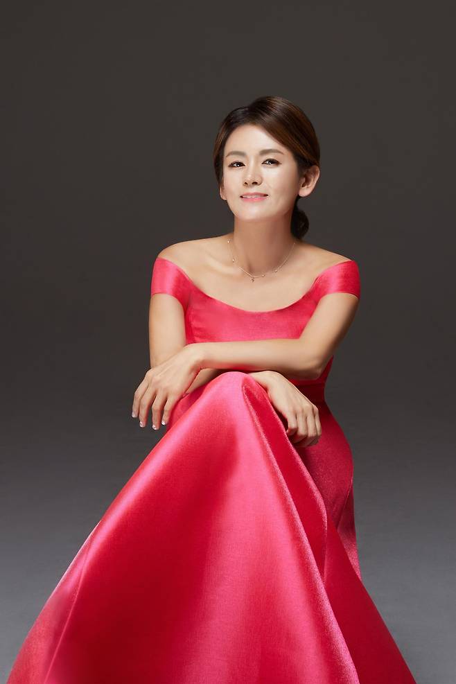 “외할버지는 돈이 없어 못 들어오는 관객들에게 출연료로 표를 사서 나눠 주셨다고 합니다. 그 피가 저한테도 흐르지 않을까요?”  노래는 나만의 전유물이 아니다. 노래가 ‘나의 것’에서 ‘우리의 것’으로 바뀌는 시간이 없었다면 지금의 ‘박성희’는 존재하지 않을 것이다. 박성희 제공