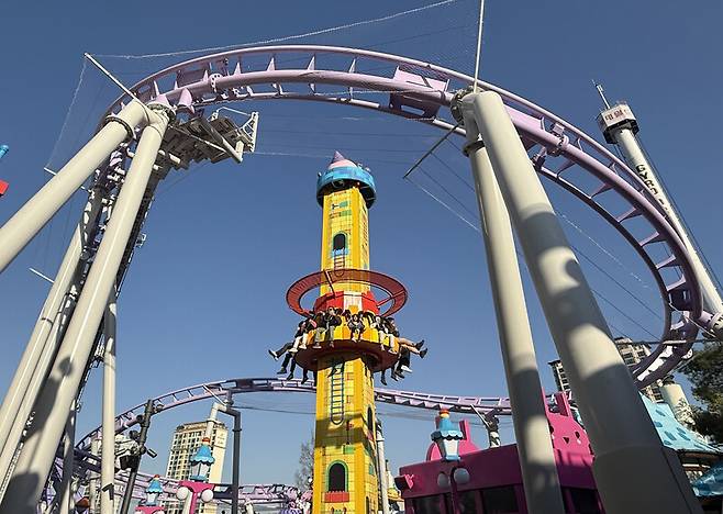롯데월드 어드벤처 ‘메이플 아일랜드 존’의 놀이기구. 박미향 선임기자
