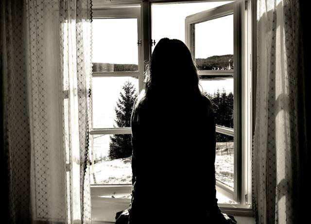 신자유주의 사회에서 인간관계는 투자의 대상이다. 경청과 공감은 외주화되고, 손절한 관계의 빈틈을 인공지능(AI)이 메우기도 한다. 게티이미지뱅크