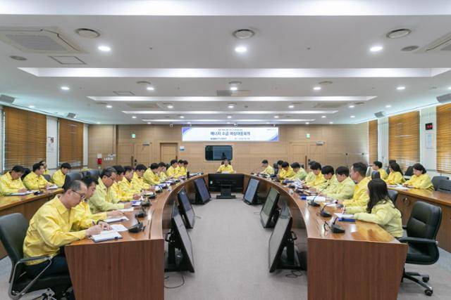 한국남동발전은 16일 본사 대회의실에서 에너지 수급 비상대응회의를 열었다. 한국남동발전 제공