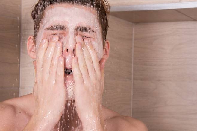 아침에 샤워하면서 세수까지 같이 하는 사람이 많다./사진=게티이미지뱅크
