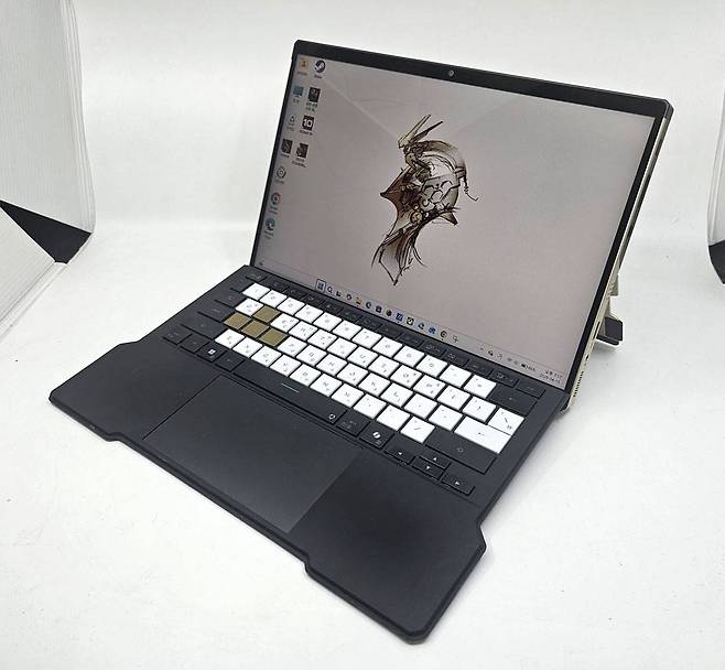 에이수스 ROG 플로우 Z13-KJP(ROG FLOW Z13-KJP, GZ302EAC) / 출처=IT동아