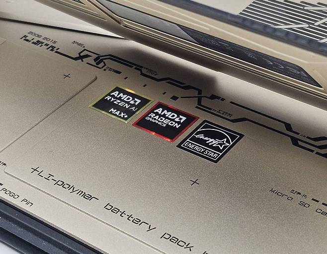 강력한 NPU와 GPU를 내장한 AMD 라이젠 AI 맥스+ 395 프로세서를 탑재했다 / 출처=IT동아