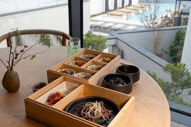 코스모스 리조트의 조식 상차림.