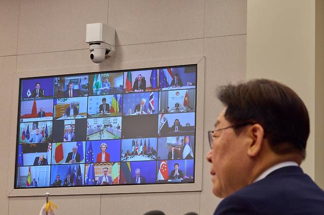 이재명 대통령이 17일 청와대에서 프랑스·영국이 주도하는 호르무즈 해협 자유항행에 관한 화상 정상회의를 하고 있다. 청와대 제공