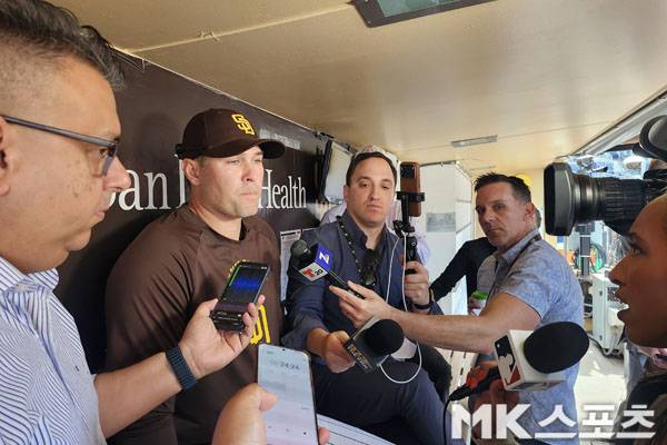 스탐멘 샌디에이고 감독이 인터뷰를 갖고 있다. 사진(美 샌디에이고)= 김재호 특파원