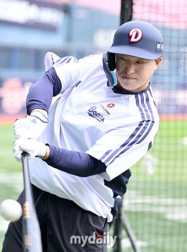 두산 손아섭이 잠실에서 첫 홈경기를 준비하며 타격 훈련하고 있다 / 잠실 = 유진형 기자 zolong@mydaily.co.kr