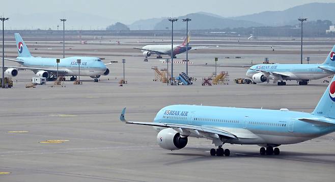 1일 오전 인천국제공항 제2터미널 활주로에 각 항공사 비행기들이 주기돼있다. 영종도=임세준 기자