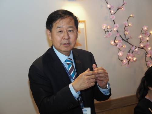 구윤철 부총리 겸 재정경제부 장관 구윤철 부총리 겸 재정경제부 장관이 16일(현지시간) 워싱턴 DC 인근에서 열린 특파원단 간담회에서 모두발언을 하고 있다. 2026.4.16 [워싱턴=연합뉴스 제공]