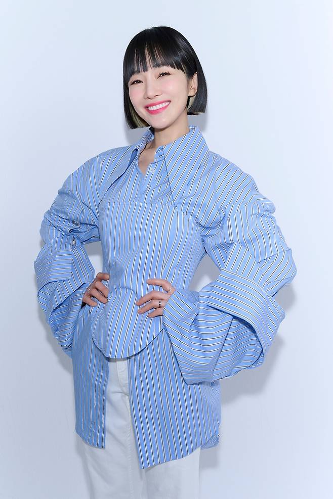 가수 자두가 오는 27일 새 미니앨범 '말말말'로 컴백한다. 아츠로이엔티 제공