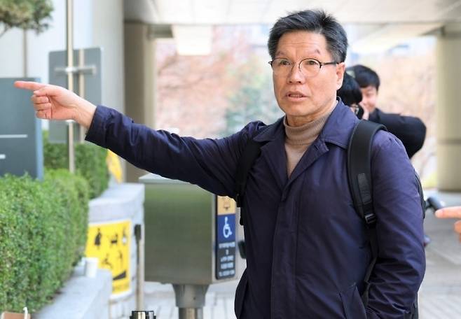 일본군 위안부 피해자를 부정하는 위안부법폐지국민행동 김병헌 대표가 지난달 20일 서울 서초구 서울중앙지방법원에서 열린 구속 전 피의자 심문에 출석하고 있다. 연합뉴스