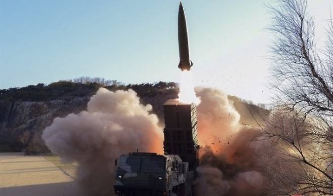KN-24 탄도미사일 발사 장면