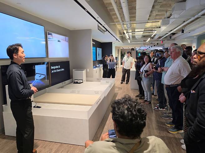 삼성전자가 15일(현지시간)부터 이틀간 미국에서 가전 기술 세미나 ‘더 브리프 뉴욕(The Brief New York)’을 열고 인공지능(AI) 기반의 차별화된 홈 라이프스타일을 소개했다. 사진제공=삼성전자