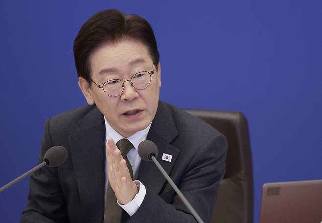 이재명 대통령이 14일 청와대에서 열린 제16회 국무회의 겸 제5차 비상경제점검회의에서 발언을 하고 있다. 뉴스1