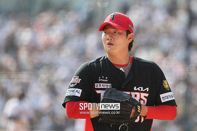 ▲ 자신을 덮친 구속 저하 그래프를 좀처럼 반등시키지 못하고 있는 김시훈 ⓒ곽혜미 기자