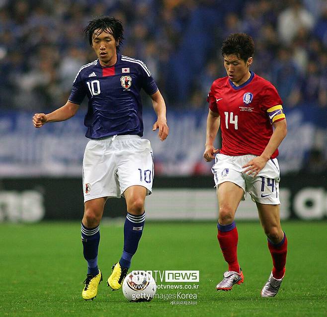 ▲ 일본축구협회(JFA) 내부에서도 기대감은 크다.&nbsp;야마모토 마사쿠니 JFA 기술위원장은 나카무라 슌스케(사진 왼쪽)가 차기 '사무라이 블루' 감독감으로도 적지 않은 기대를 받는 인물이라 호평했다.