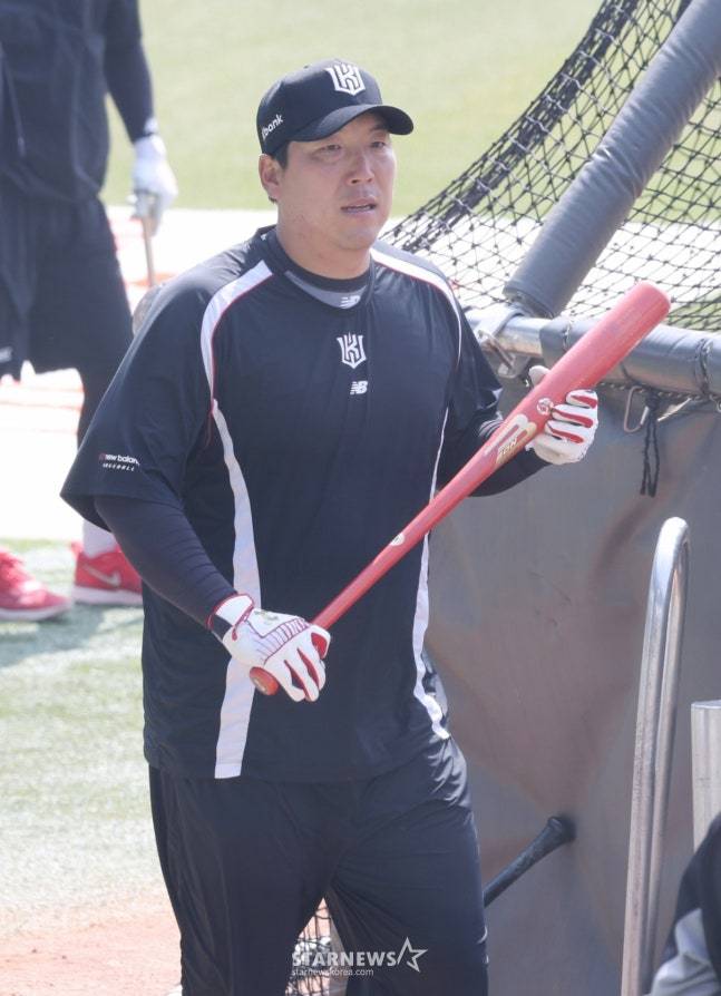 KT 유니폼을 입은 김현수. /사진=김진경 대기자