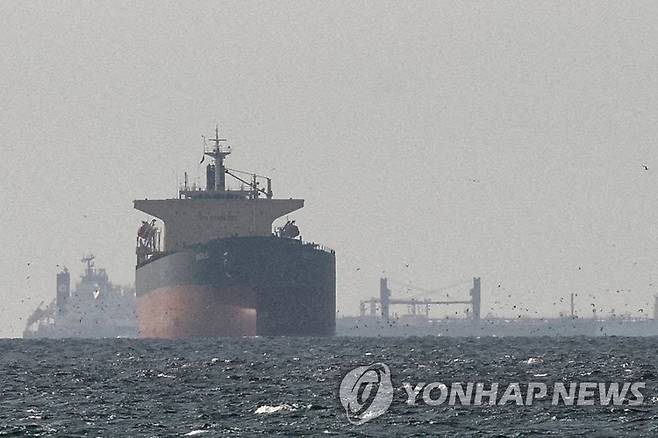 호르무즈 해협 인근의 화물선 [로이터=연합뉴스 자료사진. 재판매 및 DB 금지]