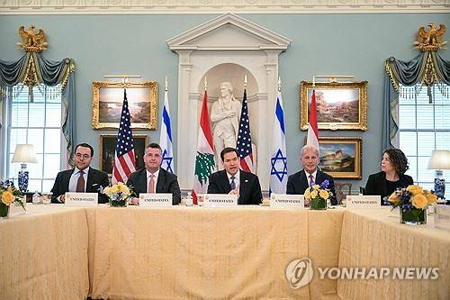 미국의 중재로 지난 14일 워싱턴 국무부에서 열린 이스라엘-레바논 대사급 회담.  [AFP 연합뉴스. 재판매 및 DB 금지]