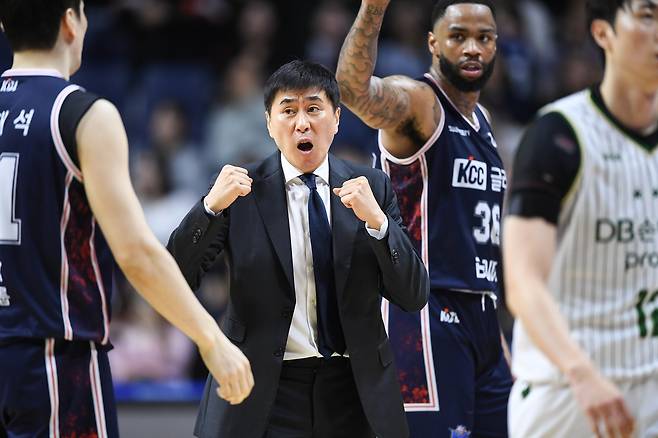 KCC의 이상민 감독 [KBL 제공. 재판매 및 DB 금지]