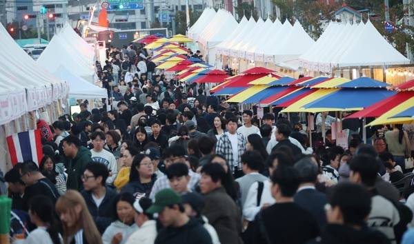 ▲ 대전 동구에서 열린 '2025 대전 동구동락 축제'를 찾은 시민들 모습. 대전시 제공