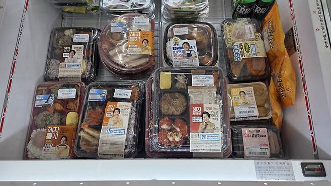 일부 편의점은 간편식 매대를 별도로 운영하고 있었다. / 사진 = 조건희 기자