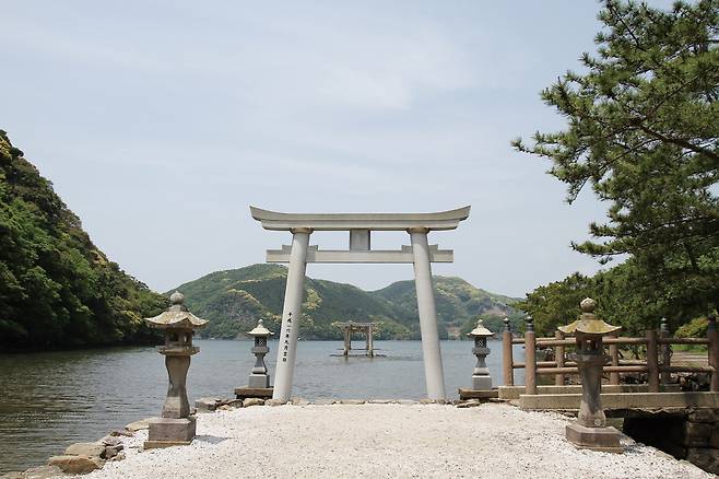 와타즈미 신사 도리이.(하나투어)