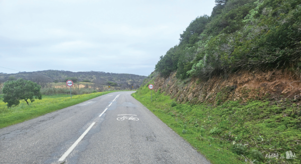 대서양에서 물아치는 거센 파도를 막고 있는 Sagres곶