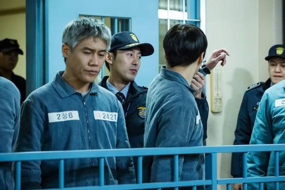 너무 많아진 수감자들. 드라마 단골 소재로도 쓰이고 있다. 사진은 인기리 방영된 '슬기로운 감빵 생활' 한 장면. /tvN