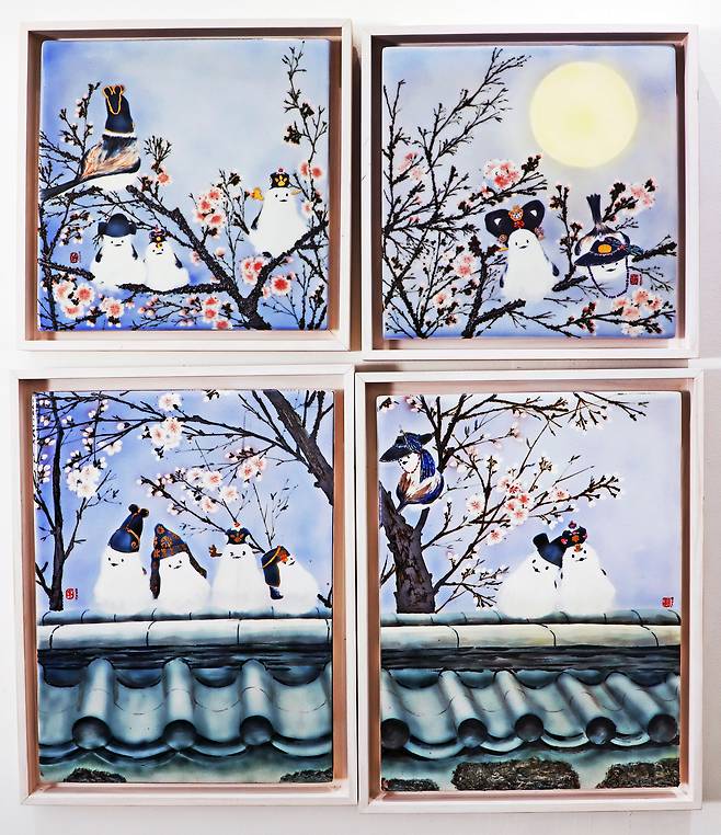 A work by Kim Eun-kyung depicting long-tailed tits translated as “Long-tailed Tits in a Cherry Blossom Palace.” The bird is a frequent subject in Kim's work. [PARK SANG-MOON]
