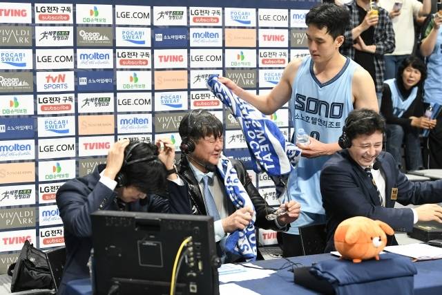 정희재는 “우리 선수들에게 항상 하는 말이 있다. 감독님과 같은 분을 만난 건 정말 행운이라고, 복 받은 거라고 말이다”라고 이야기했다. 사진=KBL 제공