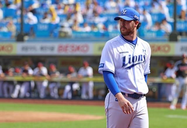 18일 LG전에서 헤드샷 퇴장을 당한 오러클린. 사진=삼성 제공