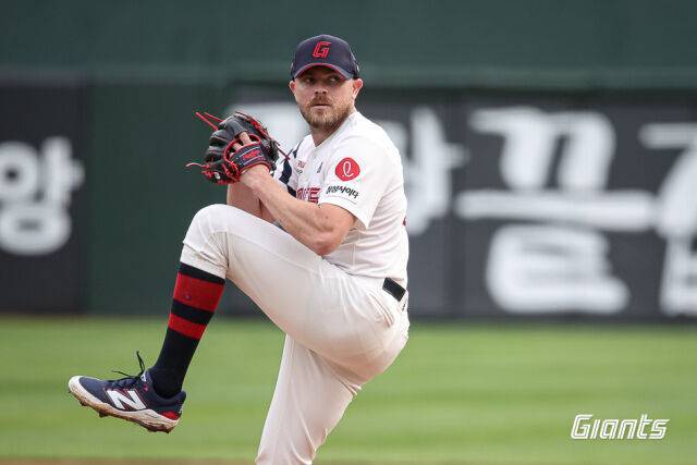 어지럼증으로 강판된 비슬리./롯데 자이언츠