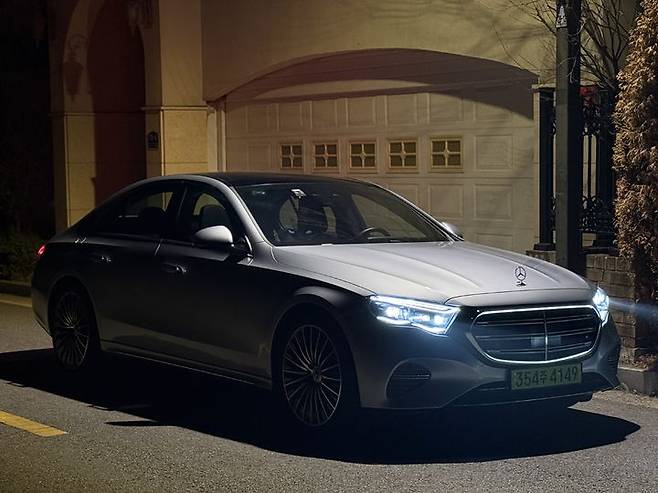 [서울=뉴시스] 김민성 기자 = 메르세데스-벤츠 E450 4MATIC 익스클루시브'. kms@newsis.com. *재판매 및 DB 금지