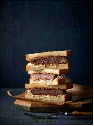 한우 등심 샌드위치.