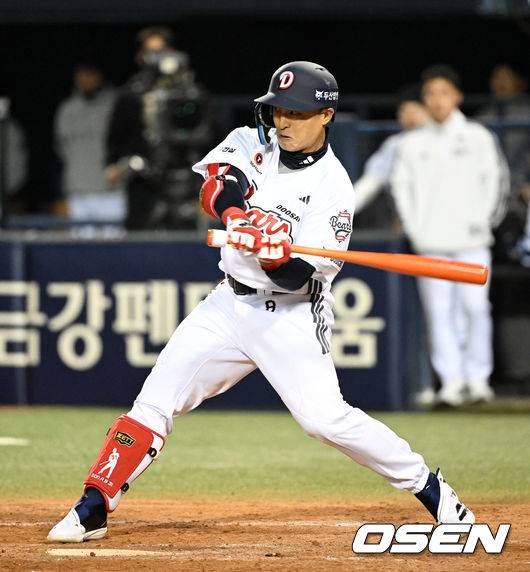 [OSEN=잠실, 이대선 기자] 프로야구 KIA 타이거즈는 17일 서울 잠실구장에서 열린 2026 신한 SOL KBO리그 두산 베어스와의 시즌 첫 맞대결에서 7-3으로 승리했다. 9회말 2사 1,2루에서 두산 손아섭이 삼진으로 물러나고 있다. 2026.04.17 /sunday@osen.co.kr