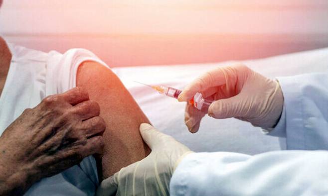 대상포진을 예방하는 최선의 방법은 백신 접종이다. 게티이미지뱅크