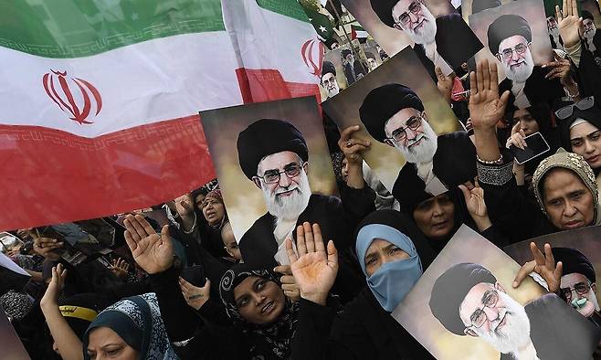 미국과 이스라엘의 공습에 숨진 아야톨라 알리 하메네이의 사망 이후 이란 시민들이 테헤란에서 지난달 시위하고 있다. 세계일보 자료사진