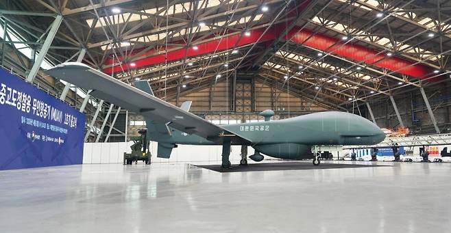 대한항공 테크센터에서 출고된 ‘중고도 정찰용 무인항공기(MUAV)’ 양산 1호기. 사진 제공=대한항공