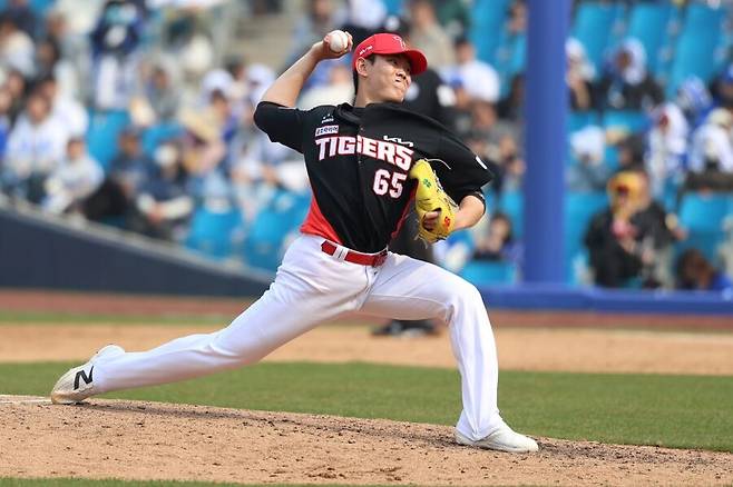 ▲ 성영탁은 올해 팀 필승조 중 가장 안정적인 투구 내용을 보여주며 현시점 팀의 9회를 지키고 있다 ⓒKIA타이거즈